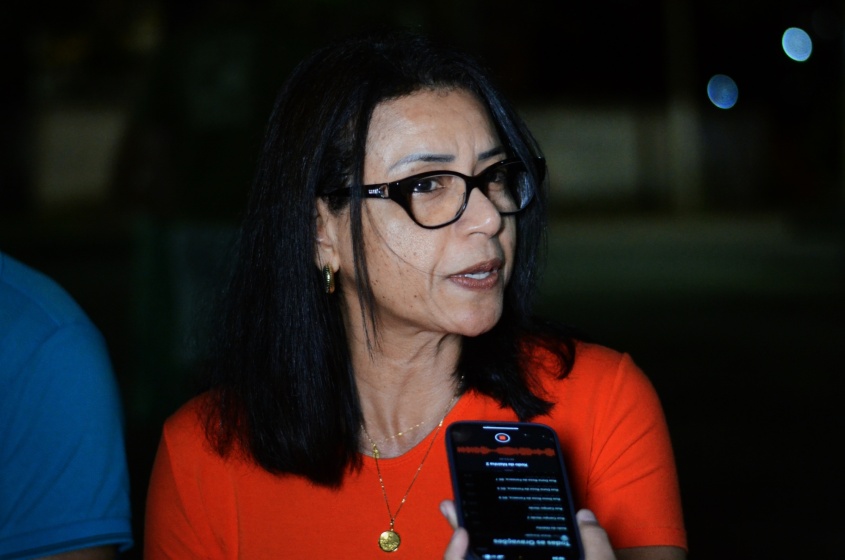 Márcia Maria é professora aposentada do município e moradora do Conjunto Zé Tenório. Foto: Ascom Semce.