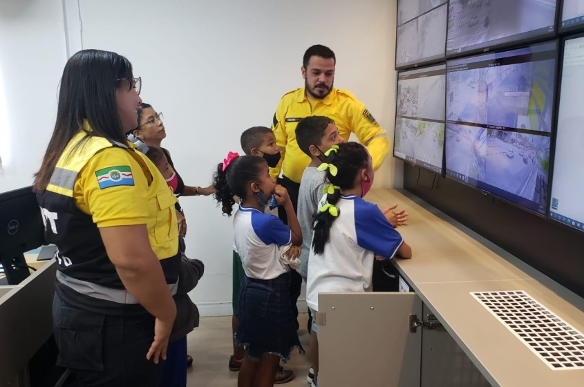 Alunos conheceram o Núcleo de Operações Integradas e outros ambientes da SMTT. Foto: Ascom SMTT