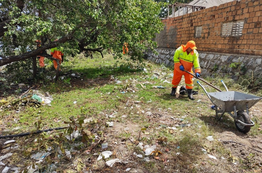 Limpeza da região faz parte do projeto "Eu Amo a Lagoa". Foto: Ascom Sudes