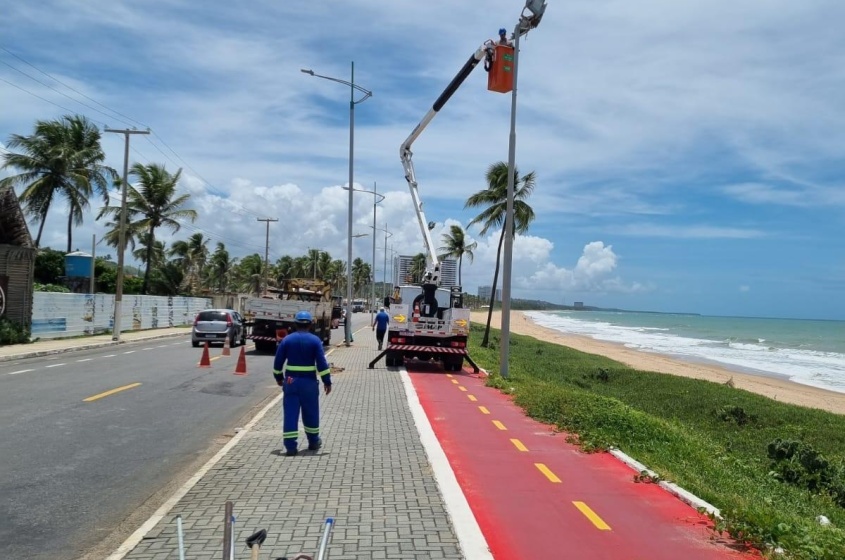 Sima restaura iluminação da Avenida Litorânea. Foto: Ascom Sima