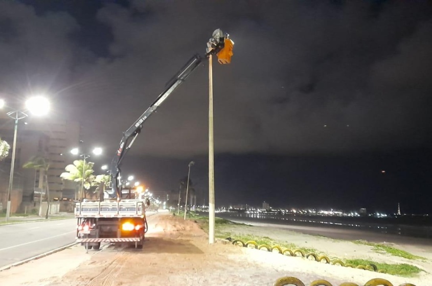 Equipe da Sima durante trabalho na Praia do Sobral. Foto: Ascom Sima
