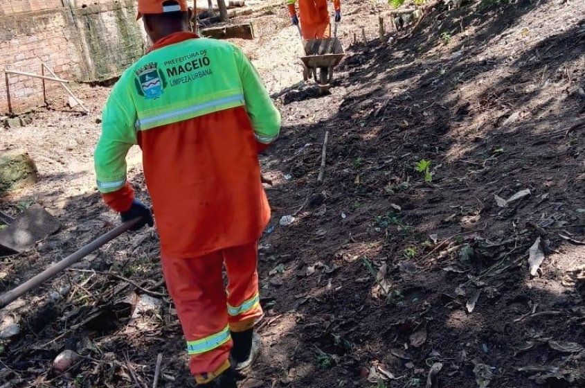 Serviços de limpeza, capinação, limpeza de canais e podas de árvores são realizados no local. Foto: Ascom Sudes