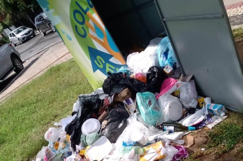 Vandalismo em PEV da Gruta de Lourdes causou sujeira no local. Foto: Ascom Sudes