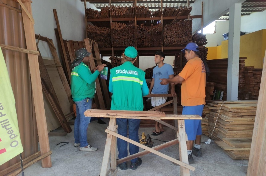 Comerciantes e moradores foram orientados. Foto: Ascom Sudes
