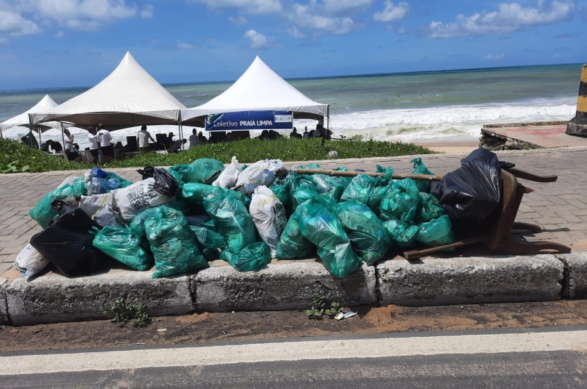 Mais de 80 quilos de lixo foram recolhidos na praia de Cruz das Almas. Foto: Ascom Sudes