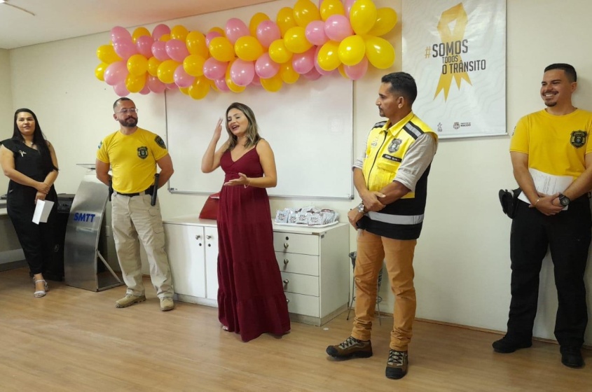 Coordenadora do Gabinete de Políticas Públicas para Mulheres, Ana Paula durante a palestra. Foto: Ascom SMTT