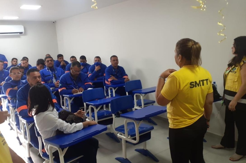 Empresas também receberam a visita do setor de Educação. Foto: SMTT