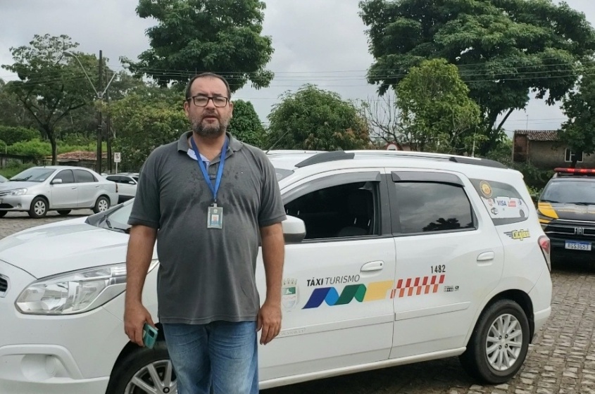 Dênis Azevedo, taxista. Foto: Ascom SMTT.
