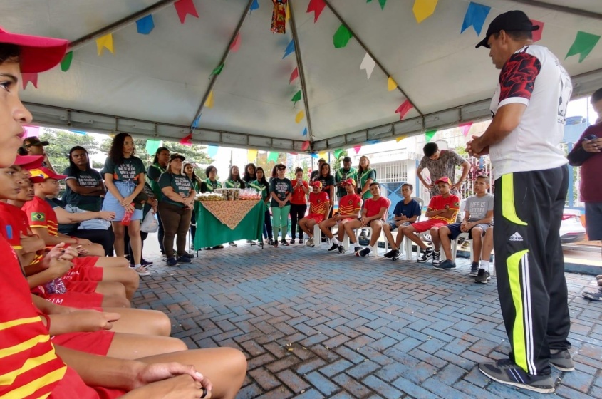 Alunos aprenderam sobre os malefícios do descarte irregular nas praias. Foto: Ascom Sudes