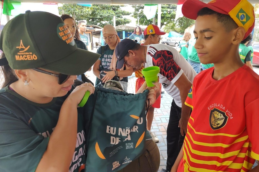 Kits de campanha da Prefeitura foram distribuídos. Foto: Ascom Sudes