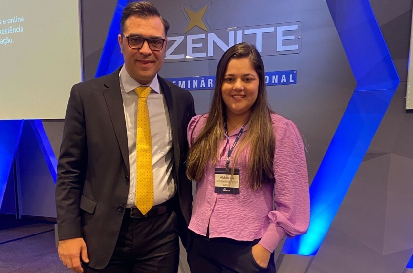 Ricardo Alexandre Sampaio Advogado e Consultor na área de licitações e contratos com Amanda Maia, chefe de gabinete da SMTT. Foto: SMTT