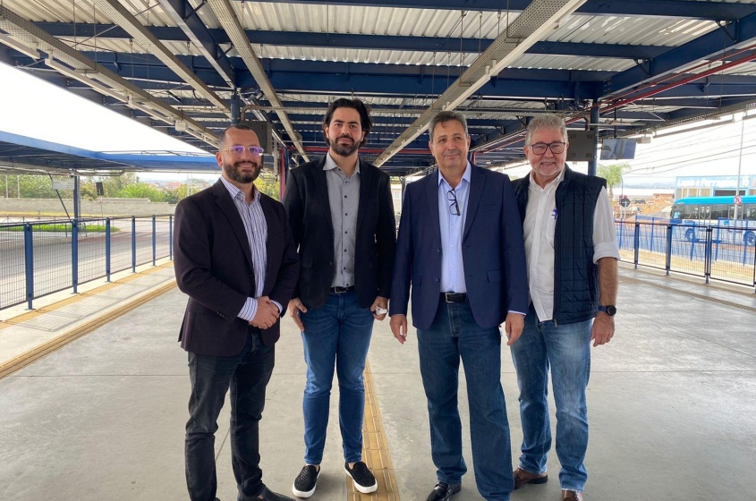 Superintendente da SMTT de Maceió , André Costa; presidente do Sindicato das Empresas de Transporte Urbano de Passageiros de Maceió (Sinturb), Guilherme Borges;  Diretor operacional do BRT Sorocaba, Manoel Ferreira e Renato Gianolla, Consultor da Oficina Consultores. Foto: SMTT