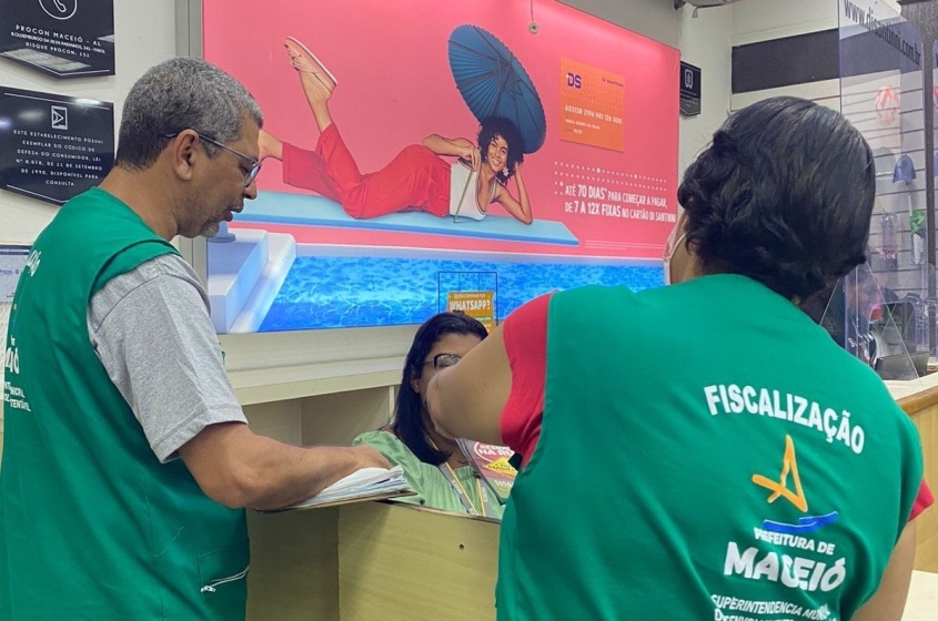 Comerciantes foram orientados pelos agentes. Foto: Ascom Sudes