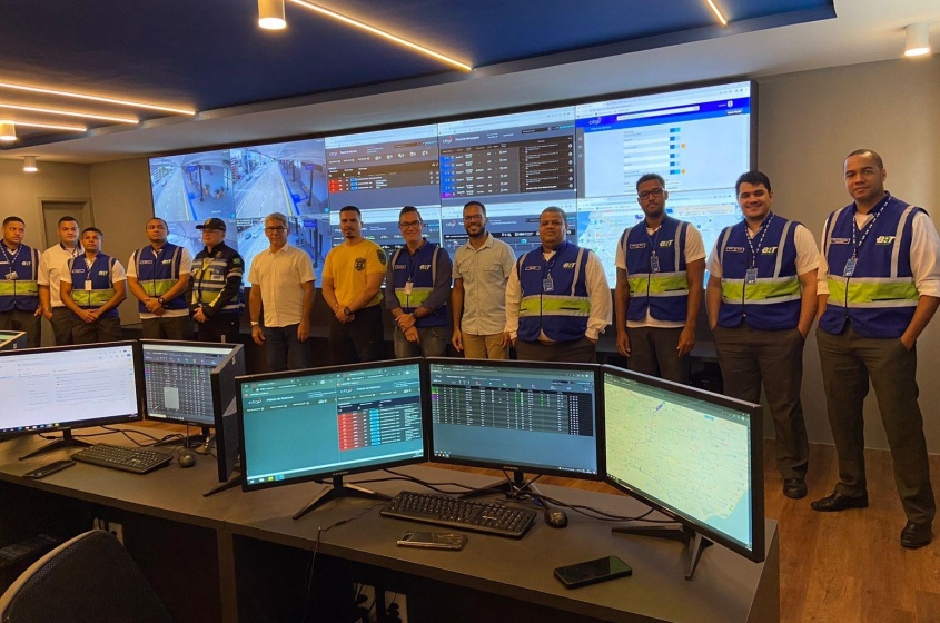 Representantes da SMTT conheceram o Centro de Controle e Operação do BRT. Foto: SMTT