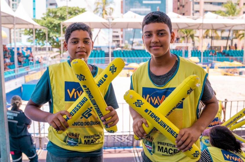 Alunos do Viva Vôlei se divertiram e conheceram mais sobre o esporte. Foto: Edvan Ferreira/Secom Maceió