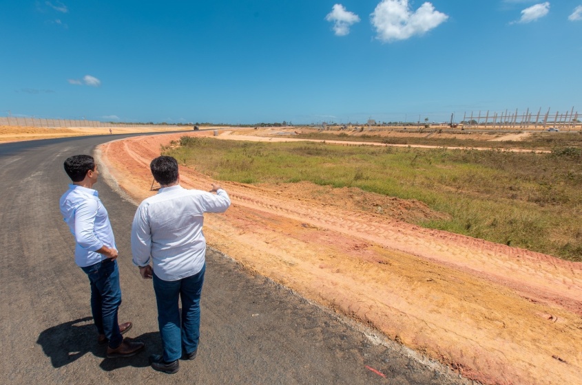 Prefeito JHC e secretário de infraestrutura, Lívio Lima visitaram as obras. Foto: Itawi Albuquerque/Secom Maceió.