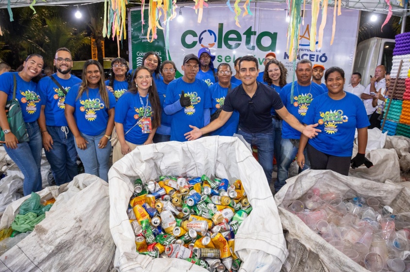 O prefeito JHC prestigiou o trabalho realizado pelas cooperativas durante o festival. Foto: Secom Maceió