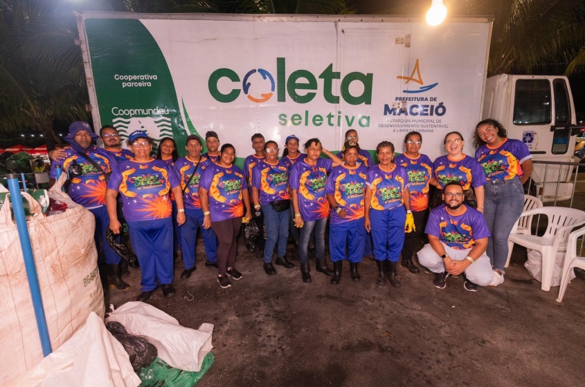 Equipe da coleta seletiva. Foto: Victor Vercant/ Secom Maceió