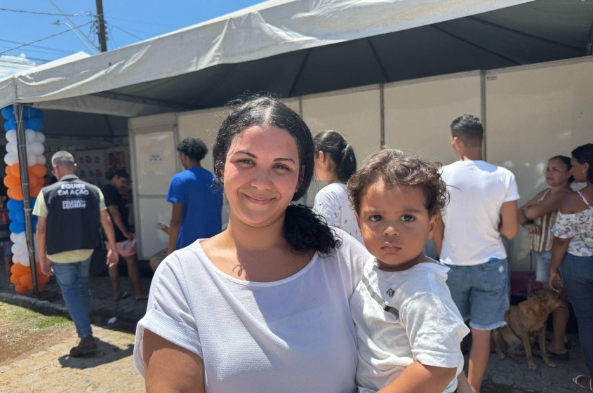 Nicole e seu filho Brayan, de 1 ano e 8 meses, foram ao serviço de saúde bucal. Foto: Ascom Segov