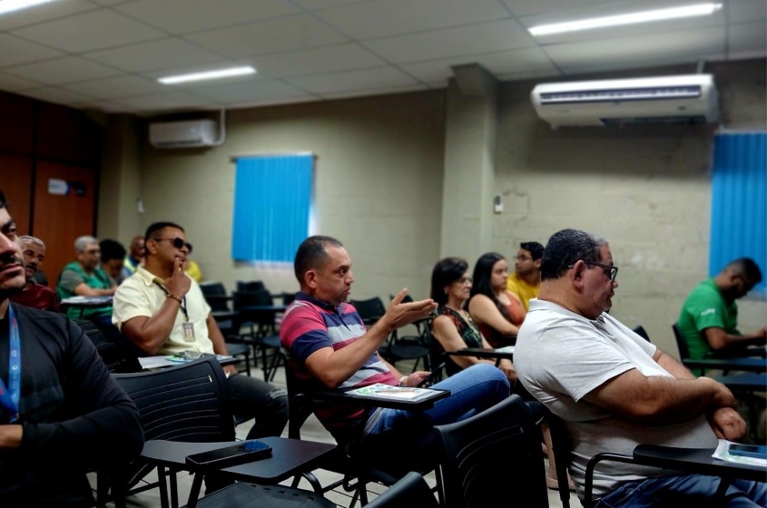 Servidores acompanharam exposições que trataram de legislação e preservação ambiental, entre outros temas. Foto: Tháchyna Lorena (estagiária)/Ascom Alurb