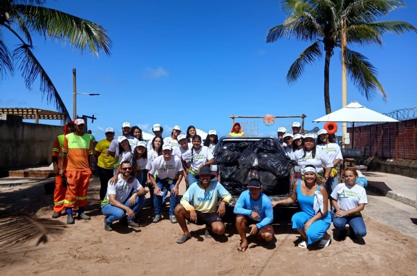 Mutirão teve a participação de moradores, educadores ambientais e garis. Foto: Tháchyna Lorena/Ascom Alurb