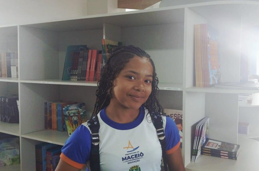 Estudante participa de atividades em alusão ao Dia da Árvore no Parque Biblioteca. Foto: Tháchyna Lorena (estagiária)/ Ascom Alurb