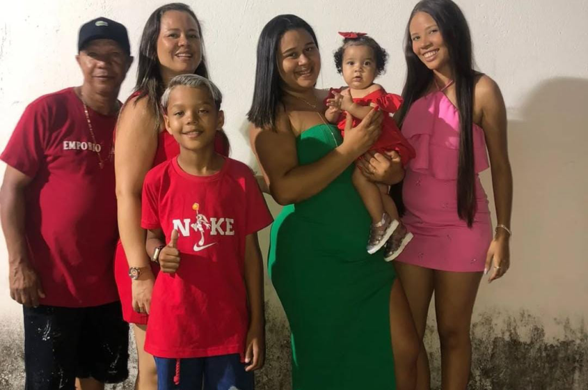 Rosângela, o marido, os filhos e a neta. Foto: cortesia.