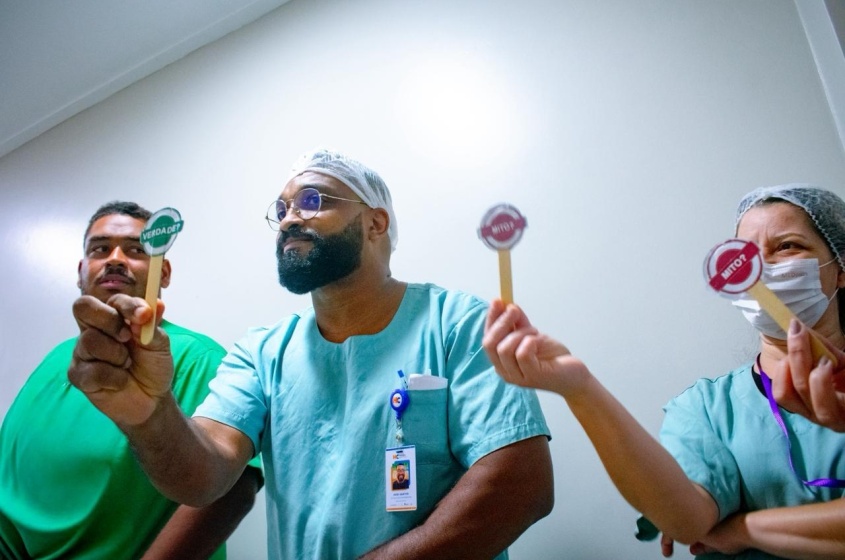 Com temática inspirada no Halloween, o hospital transformou o refeitório em um espaço de aprendizado sobre prevenção e boas práticas de higiene. Foto: David Silas/Ascom Maceió Saúde