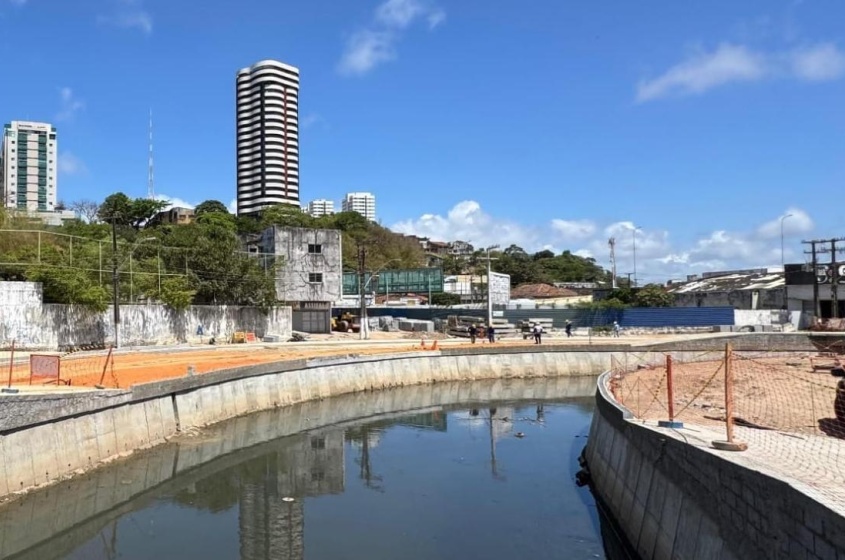 Salgadinho teve o solo e paredes reforçadas com placas de concreto. Foto: Julya Beatriz/Ascom Seminfra