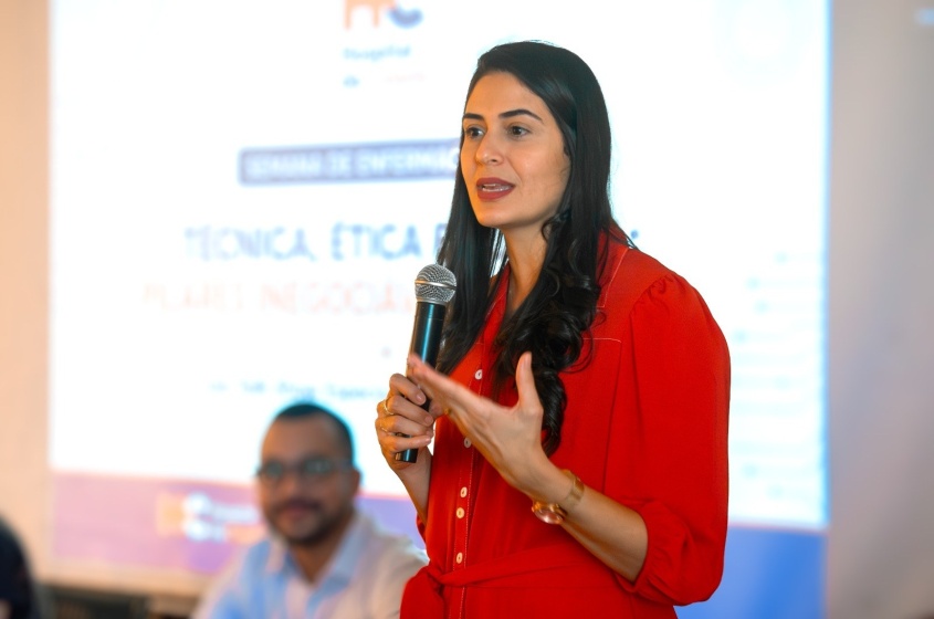 A diretora-presidente do Maceió Saúde, Camila Porciuncula, falou sobre a importância da valorização das equipes de enfermagem. Foto: David Silas/ Ascom Maceió Saúde