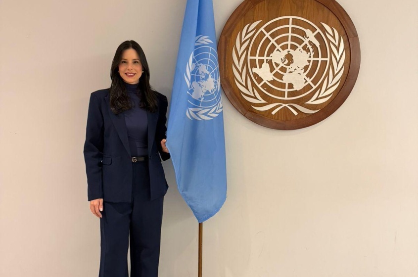Fabiana Lisboa, diretora-geral da Casa do Autista, apresenta experiências brasileiras voltadas ao atendimento e à inclusão de pessoas autistas em Nova York. Foto: Cortesia