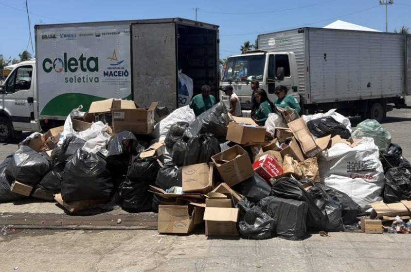 Montante, que foi completamente recolhido posteriormente, chegou a mais de 600 quilos de recicláveis. Foto: Ascom Alurb