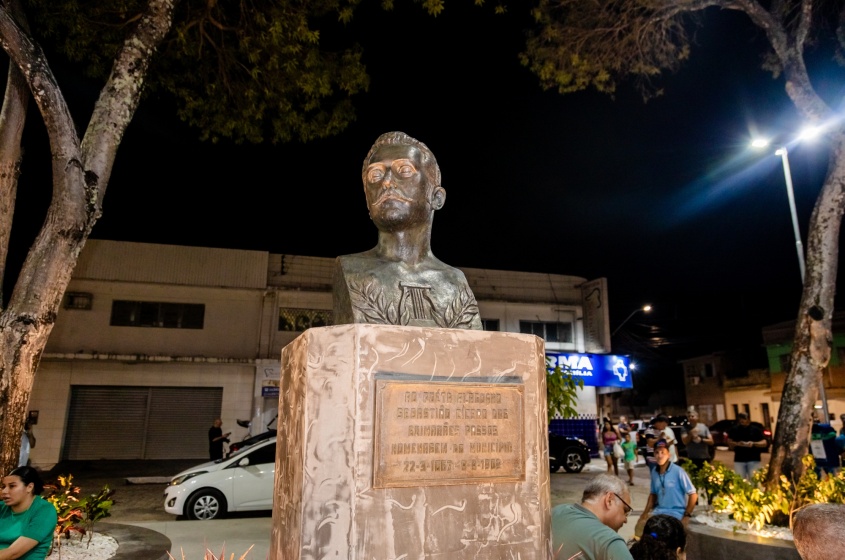 Busto do poeta e jornalista alagoano Guimães Passos. Foto: Felipe Sóstenes/Ascom GVP