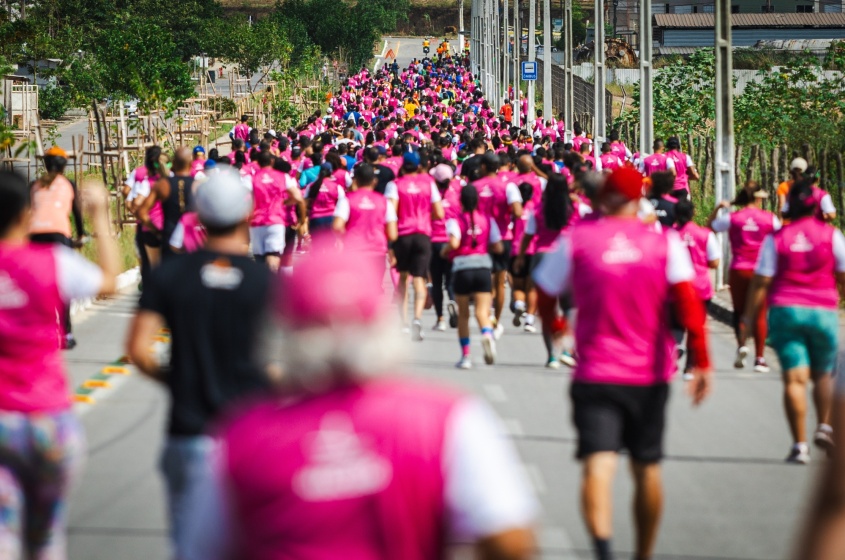 Mais de 700 atletas participaram da etapa Outubro Rosa. (Foto: Jonathan Lins)
