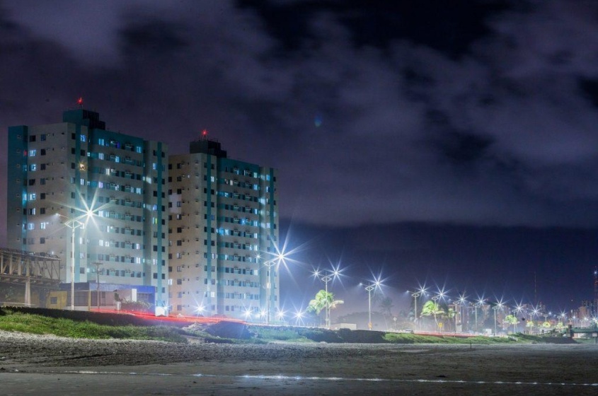 Iluminação da via foi requlificada no ano passado pela Prefeitura. Foto: Itawi Albuquerque/Secom Maceió