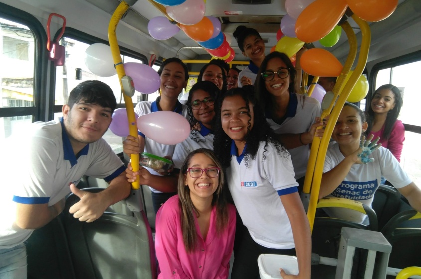 Rafaela já comemorou até o aniversário dentro do coletivo. Foto: Arquivo pessoal.
