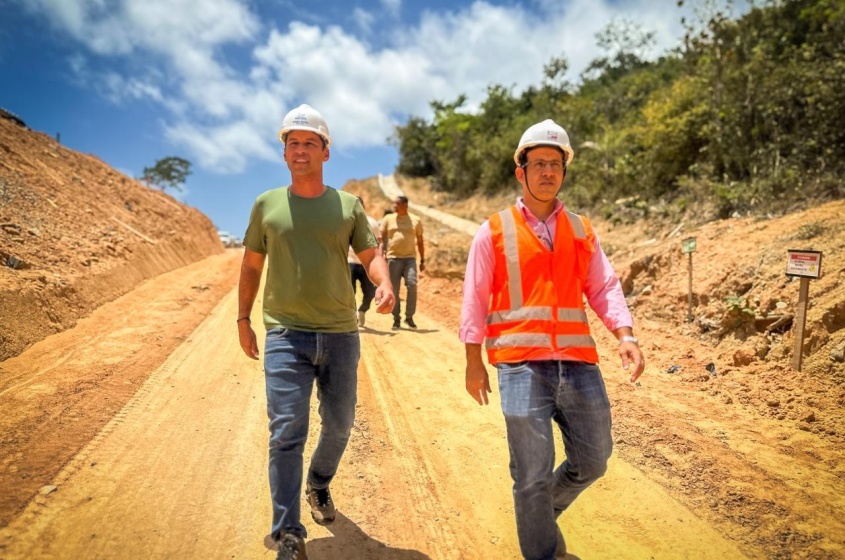Cunha destaca avanço de obras na nova via. Foto: Ana Júlia Barros\GVP