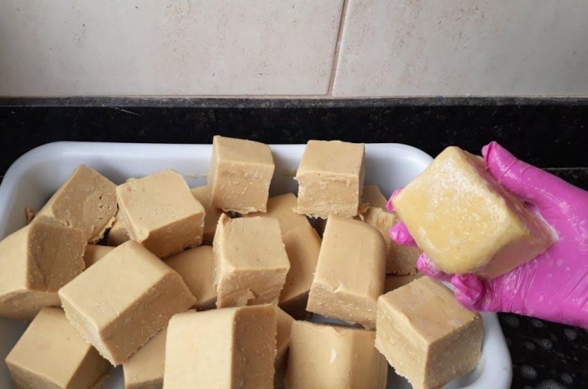Cooperativas de Maceió transformam óleo de cozinha usado em sabão caseiro. Foto: Ascom Sudes