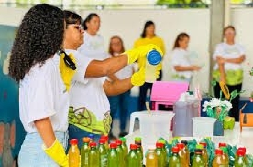 Reaproveitamento do óleo contribui para a preservação ambiental. Foto: Crystália Tavares/Ascom Alurb