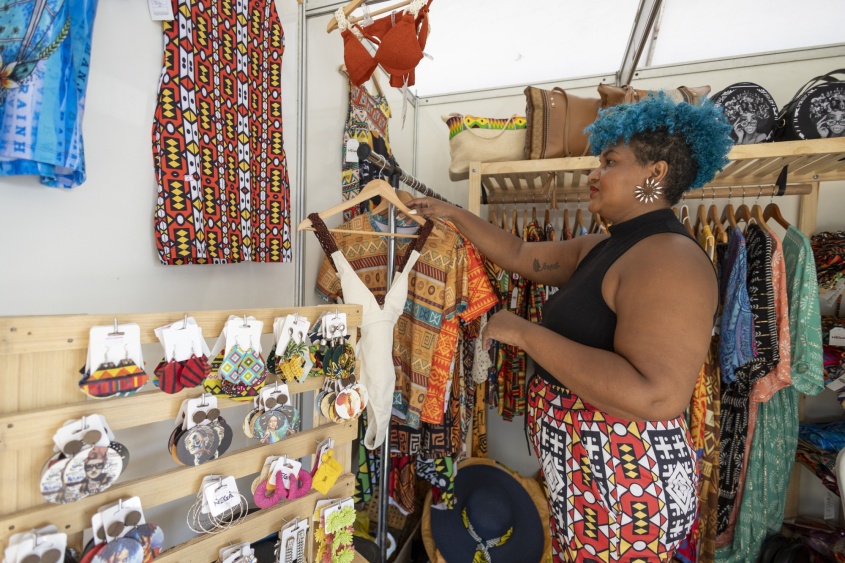 Peças e acessórios afro produzidos pela designer Ilma Feitosa. Foto: Felipe Sóstenes/Secom Maceió