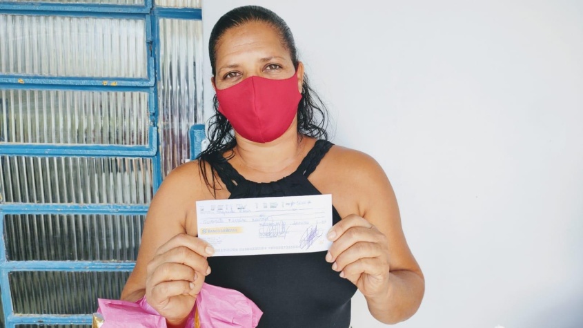 A dona de casa, Givonete Ferreira, moradora do Benedito Bentes II, foi uma das beneficiadas com o auxílio-luz. Foto:Vanessa Napoleão