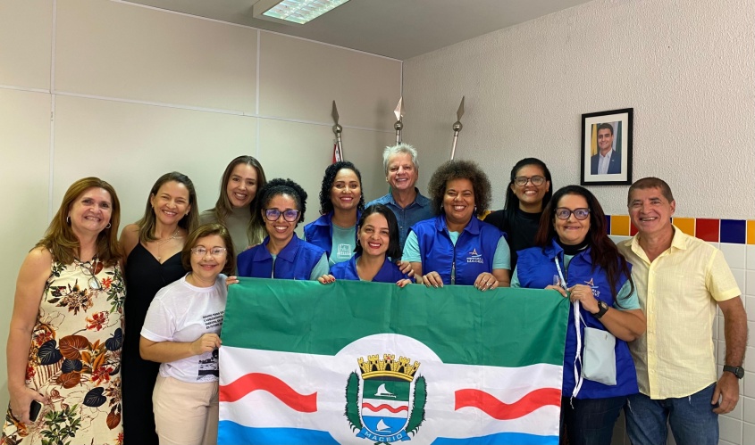 Secretário Fernando Davino se reuniu com a equipe antes do embarque. Foto:Clara Vieira/Ascom Semdes