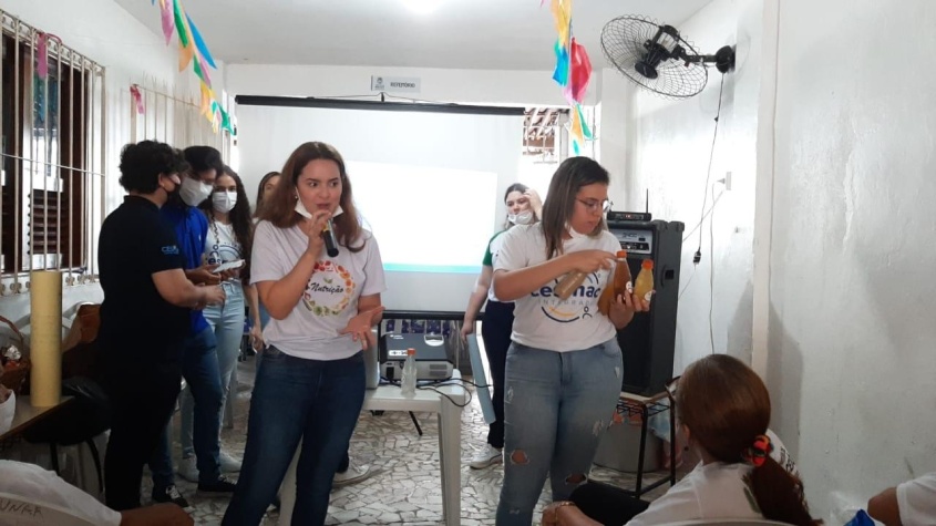 Alunos do 7º período destacaram a importância da hidratação diária. Foto: Cras Área Lagunar
