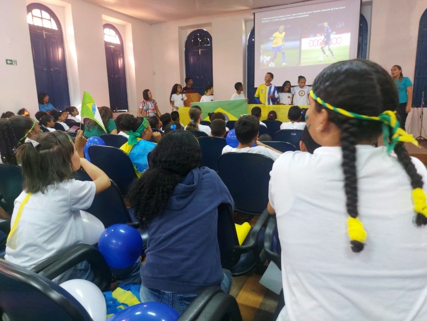 Pequenos se vestiram com as cores do Brasil e de outras seleções. Foto: Luiz Felipe Pimentel (estagiário)/Ascom Semas