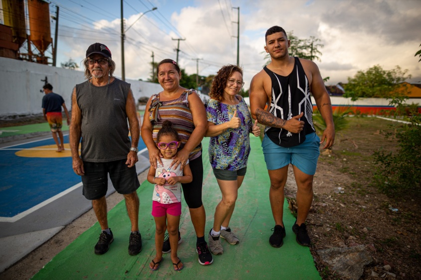 José Carlos reside há 36 anos no Osman Loureiro e agora tem à sua disposição e de sua família a Rua Aberta para prática esportiva e de lazer. Foto: Alisson Frazão / Secom Maceió