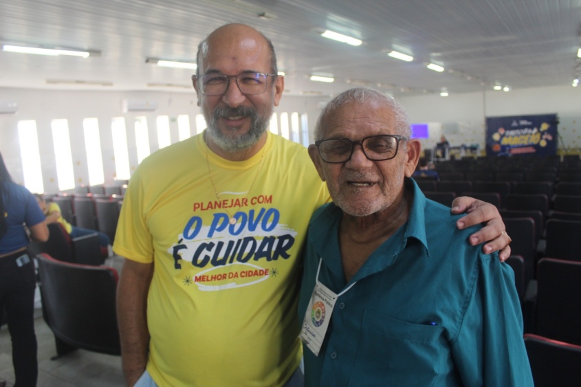 Jailton Nicácio, Diretor Especial de Planejamento Municipal da Sefaz Maceió, e Petrucio dos Santos, morador da Ponta Grossa, participaram da audiência pública. Foto: Luís Otávio
