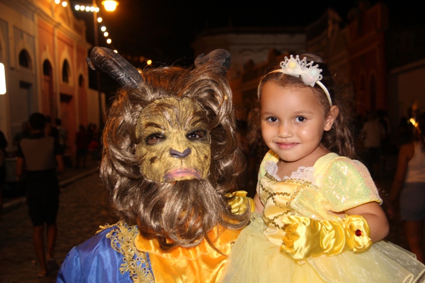 Para Antônio o Jaraguá Folia já virou tradição e todos os anos faz questão de se fantasiar com a filha. Foto: Neno Canuto/Secom Maceió