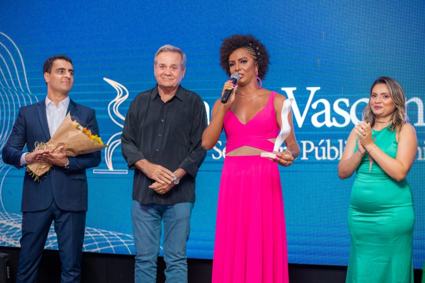 Pela primeira, vez o Município homenageou com o troféu uma mulher transexual. Foto: Itawi Albuquerque / Secom Maceió