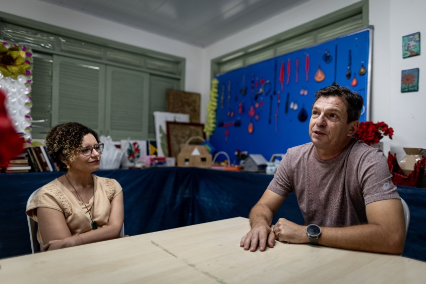 Sihélio Cruz com a psicóloga e coordenadora do CAPS AD III, Suzane Lima, Foto: Alisson Frazão/ Secom Maceió