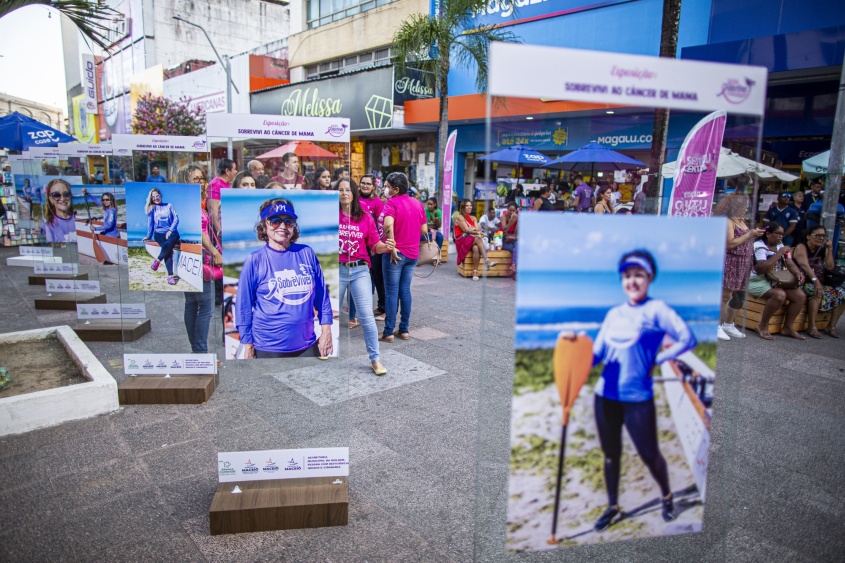 Exposição fotográfica mostra força das mulheres que venceram o câncer de mama. Foto: Alisson Frazão/Secom Maceió